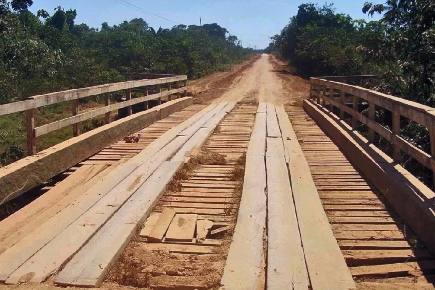 Bridge crossing of the BR-319 highway in the Brazilian Amazon.